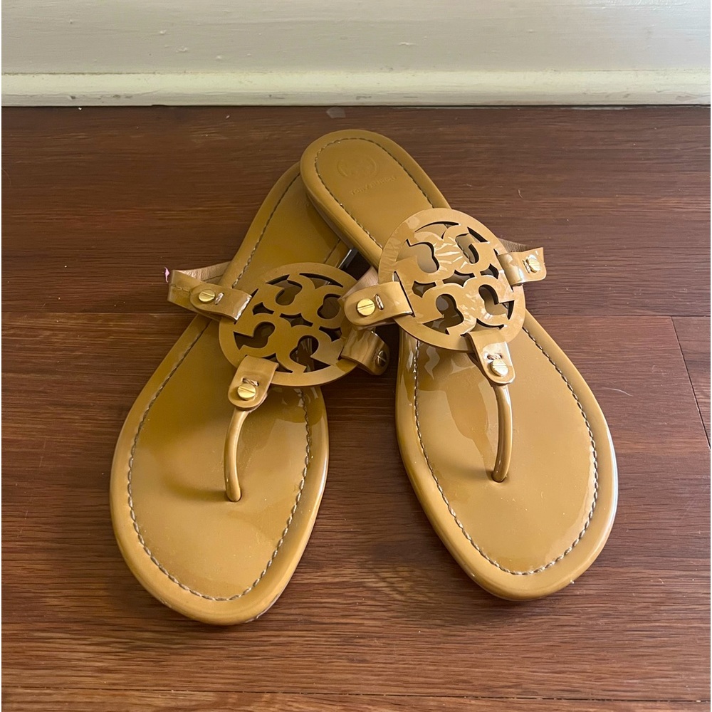 Women’s Tory Burch Sandals (great condition!!!)